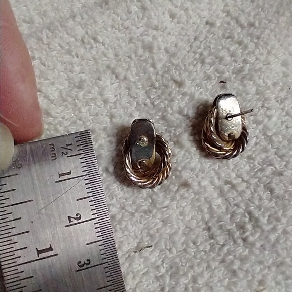 Goldtone twisted wire post earrings no backs - Picture 2 of 5